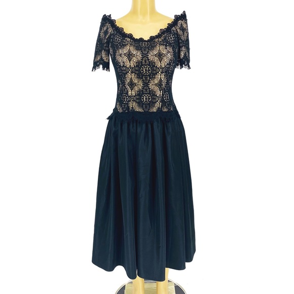 House of Bianchi Dresses & Skirts - House of Bianchi Vintage Black Lace Dress 10